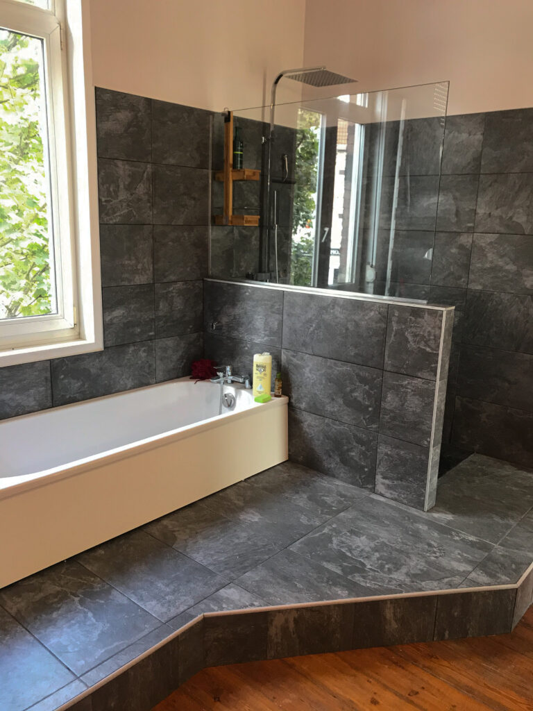 salle de bain surelevee douche italienne estrade